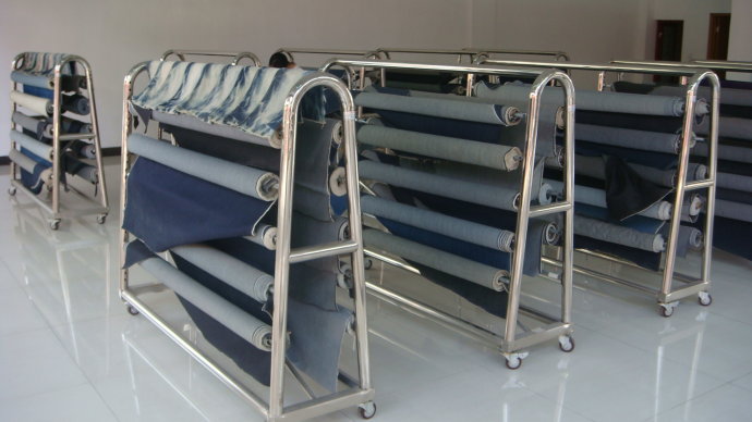 強(qiáng)強(qiáng)聯(lián)合，我們的友誼從掛布架開(kāi)始