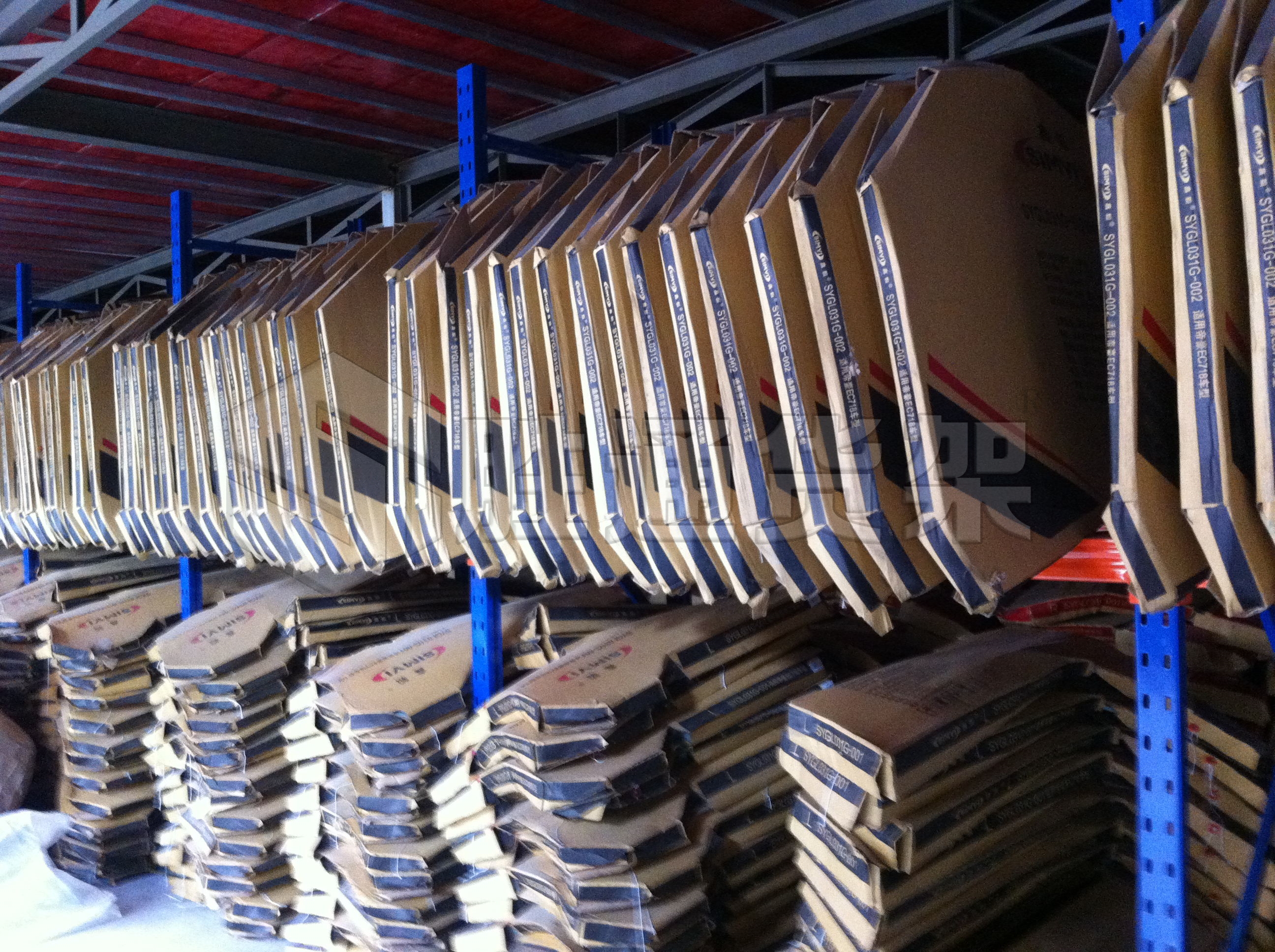 越來越多客戶的信賴，勝通汽車4S店貨架