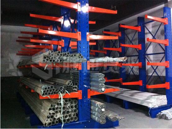 高儲存性能的倉儲貨架——懸臂式貨架