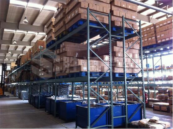 浙江勝通貨架告訴你如何選擇倉儲貨架