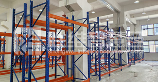 這款定制的重型貨架，幫你高效利用有限的倉(cāng)庫(kù)面積，超省空間！