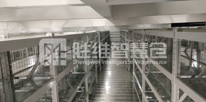 閣樓貨架助力企業(yè)實(shí)現(xiàn)倉(cāng)庫(kù)空間三維化存儲(chǔ)，提高存取效率