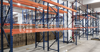 金屬制品企業(yè)用這款重型貨架，空間大效率高，可真不錯(cuò)！