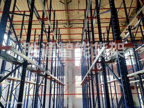 精泰緊固件貫通式貨架.jpg 精泰緊固件貫通式貨架.jpg