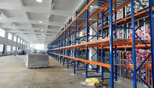 面料貨架現(xiàn)場(chǎng)