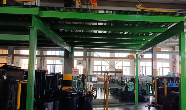 來(lái)看，浙江百花膠帶有限公司倉(cāng)庫(kù)安裝勝通鋼平臺(tái)后的現(xiàn)場(chǎng)實(shí)況