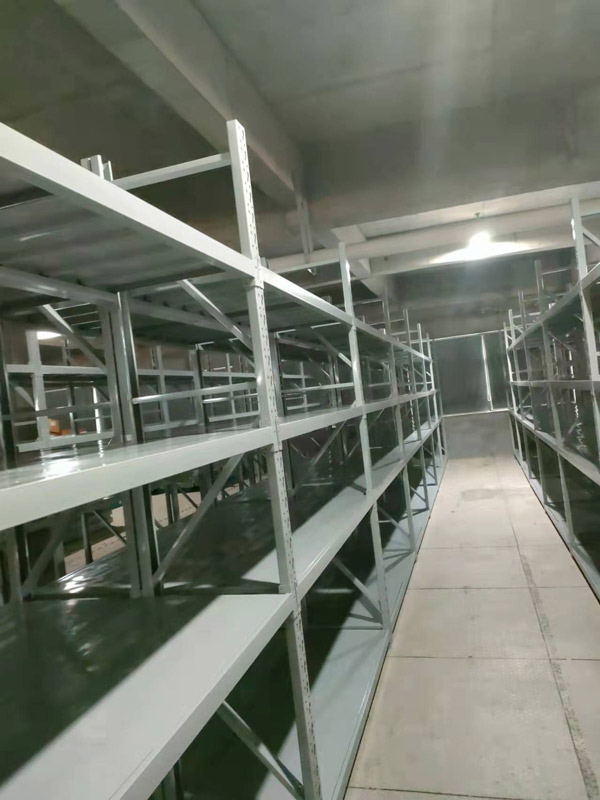 找品質(zhì)過關(guān)的中型貨架，浙江羅納服飾就推薦勝通！