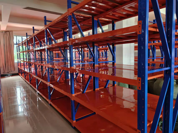 好中型貨架，勝通造：恭喜杭州實(shí)興服飾中型貨架項(xiàng)目圓滿成功！