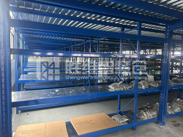 閣樓貨架2600.jpg 閣樓貨架2600.jpg