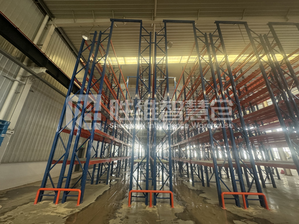 窄巷道貨架2600.jpg 窄巷道貨架2600.jpg