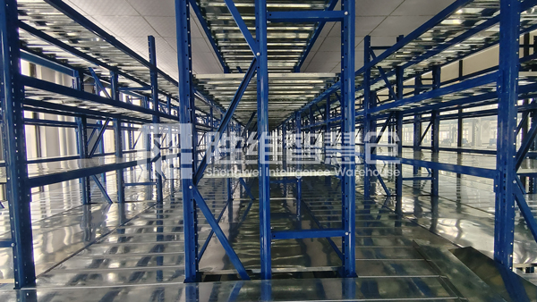 閣樓貨架2600.jpg 閣樓貨架2600.jpg