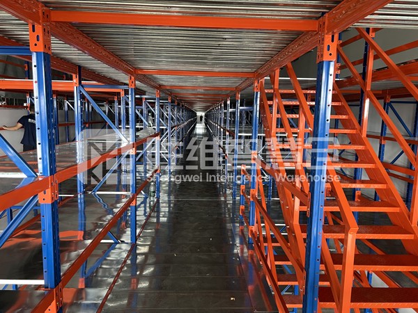 閣樓貨架2600.jpg 閣樓貨架2600.jpg